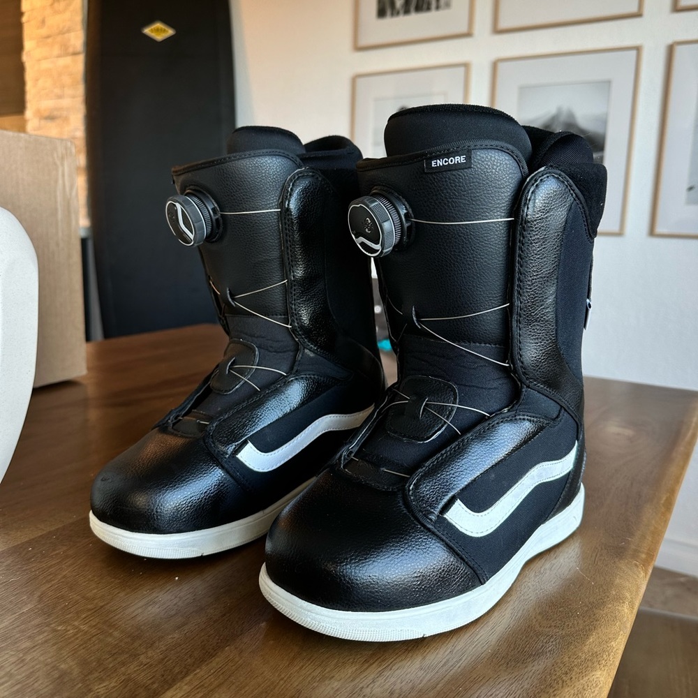 Vans encore snowboard boots